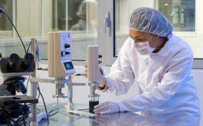 Découvrez le métier de technicien de laboratoire avec le BTS Bioanalyses et Contrôles du Groupe IMT. (©Marc Jauneaud)