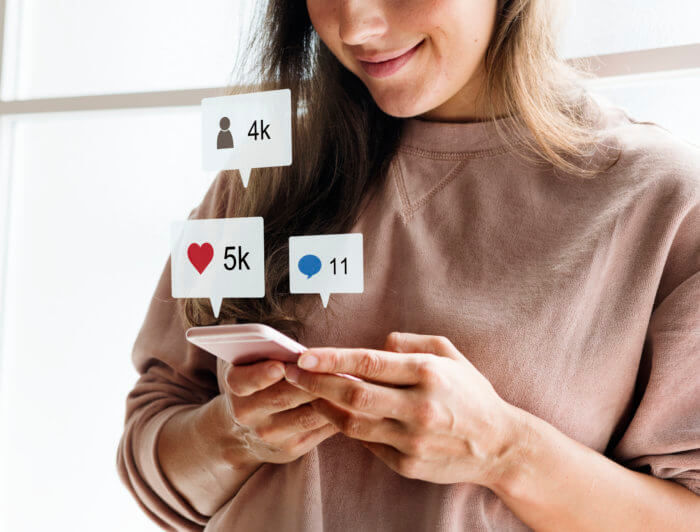 woman using smartphone social media conecpt Freepik